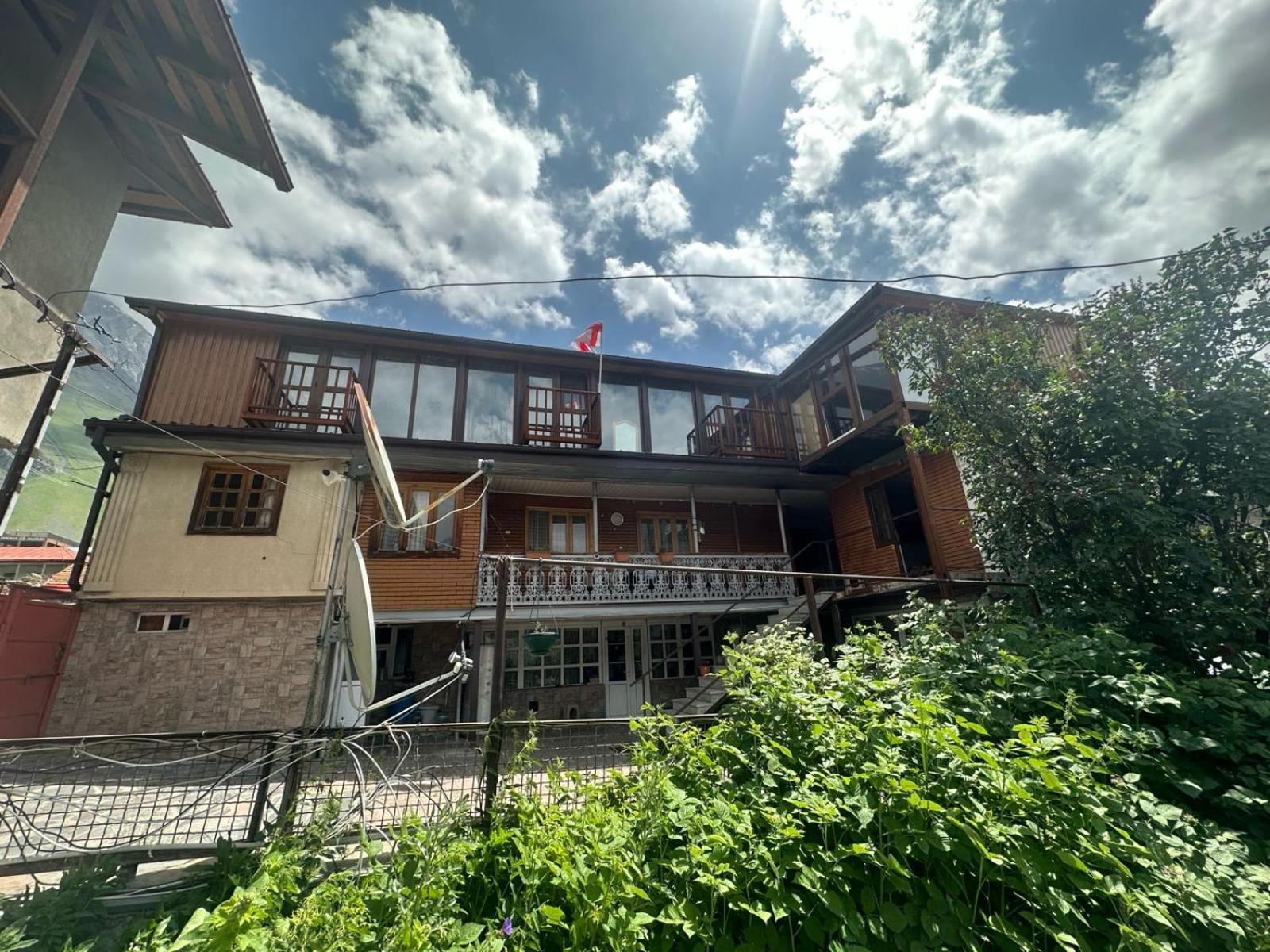 Archil&Nino Gigauri Guest House Kazbegi Esterno foto